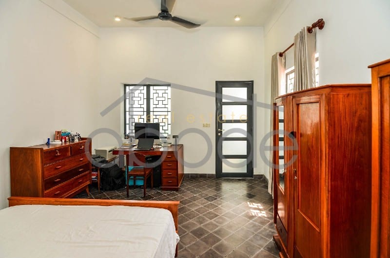 2 bedroom colonial style apartment for rent Wat Phnom