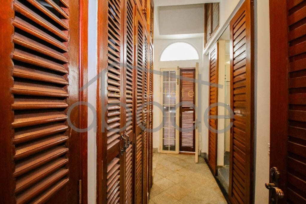 Classic 1 bedroom corner apartment for sale Riverside Daun Penh