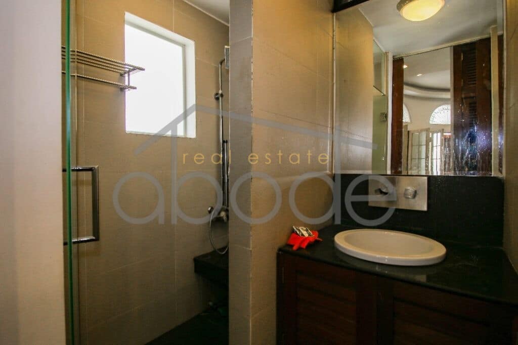 Classic 1 bedroom corner apartment for sale Riverside Daun Penh