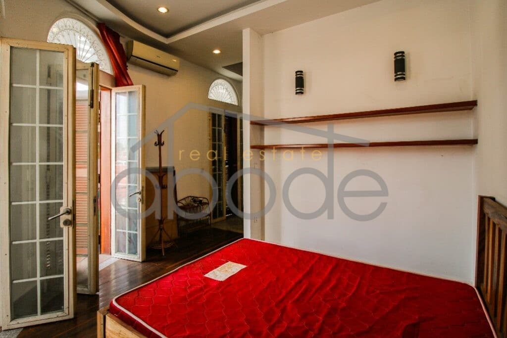 Classic 1 bedroom corner apartment for sale Riverside Daun Penh