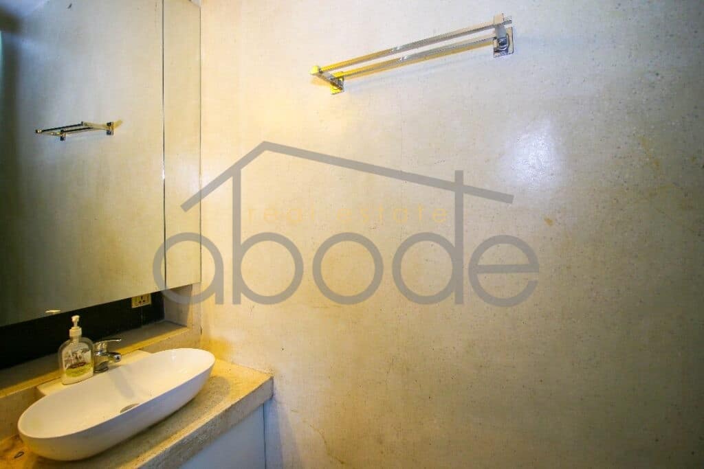 Renovated corner 1 bedroom apartment for sale BKK 2