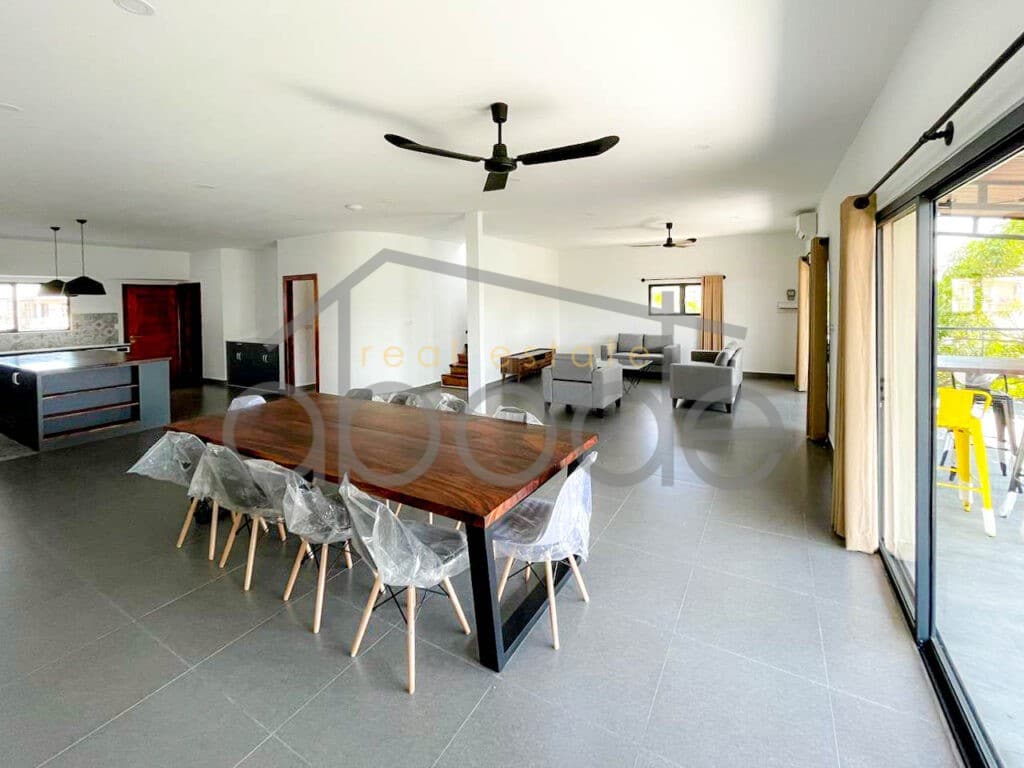 4 bedroom villa apartment for rent Toul Kork