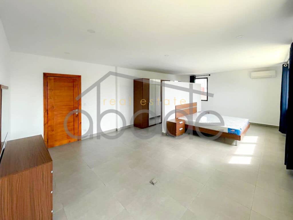 4 bedroom villa apartment for rent Toul Kork