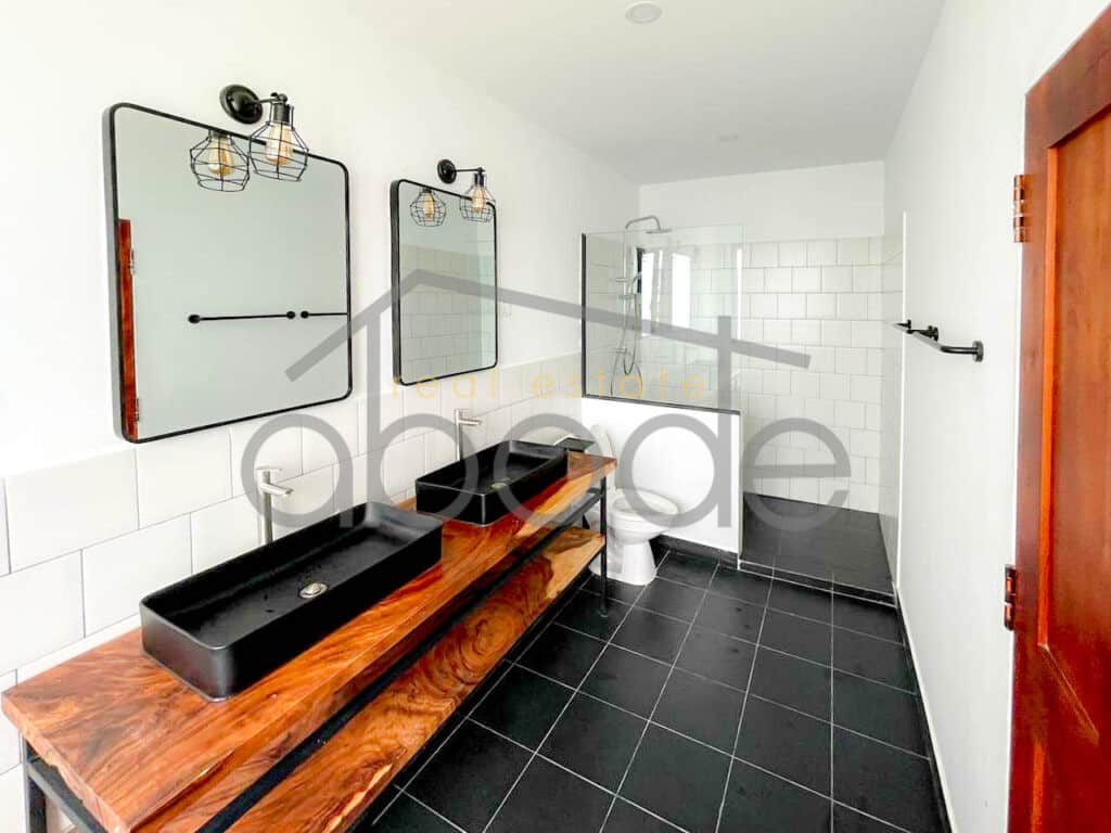 4 bedroom villa apartment for rent Toul Kork