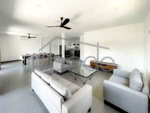 4 bedroom villa apartment for rent Toul Kork