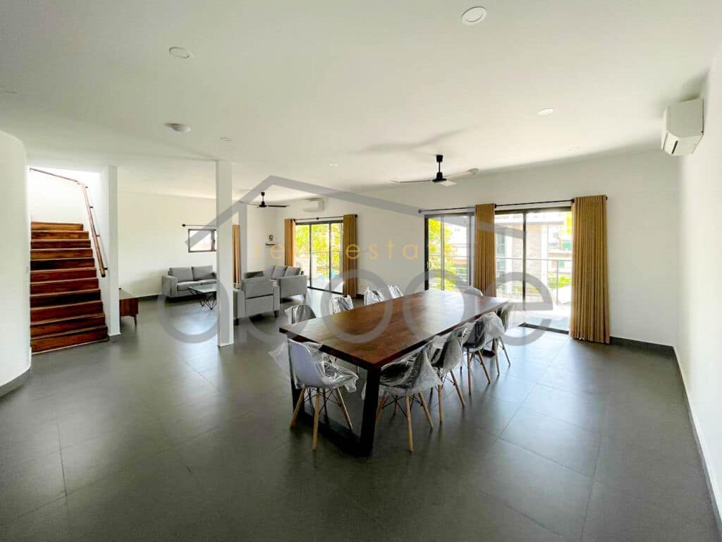 4 bedroom villa apartment for rent Toul Kork