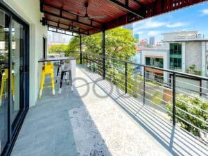 4 bedroom villa apartment for rent Toul Kork