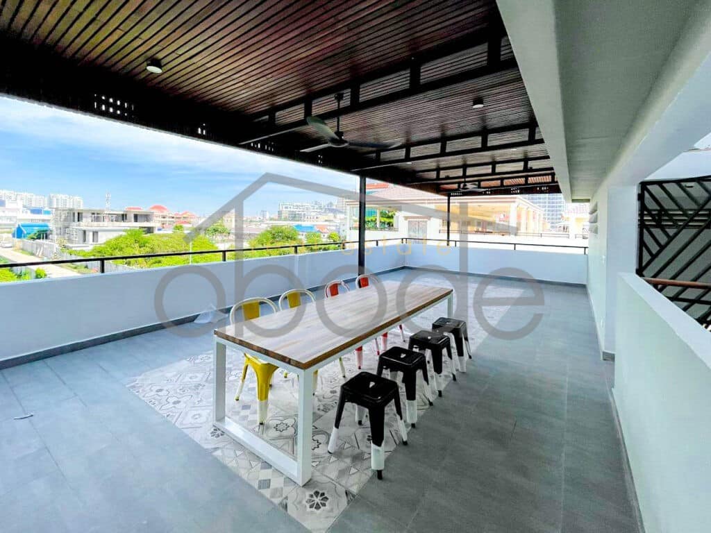 4 bedroom villa apartment for rent Toul Kork