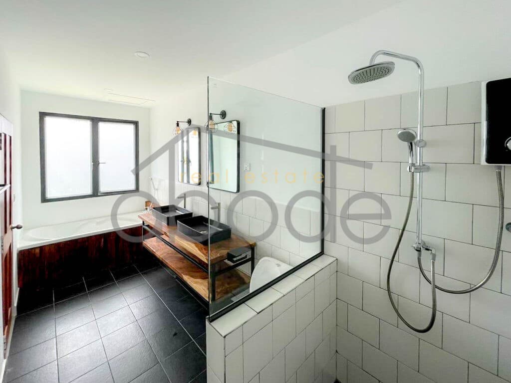 4 bedroom villa apartment for rent Toul Kork