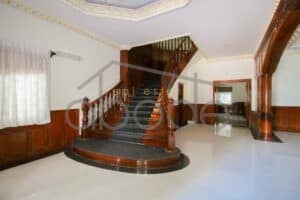 6 bedroom villa for rent central Phnom Penh