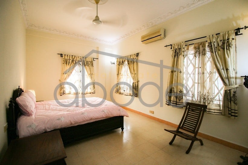 Colonial style serviced apartment for rent BKK 1