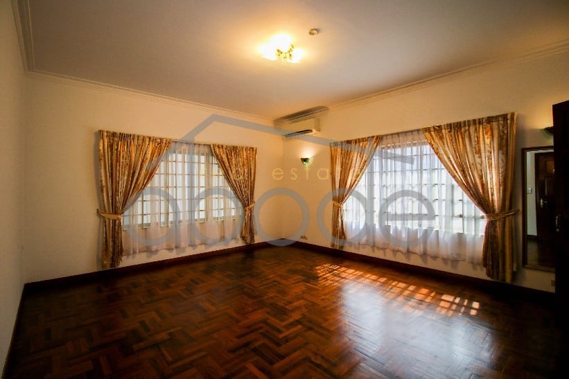 Grand 3 floor villa Independence Monument for rent