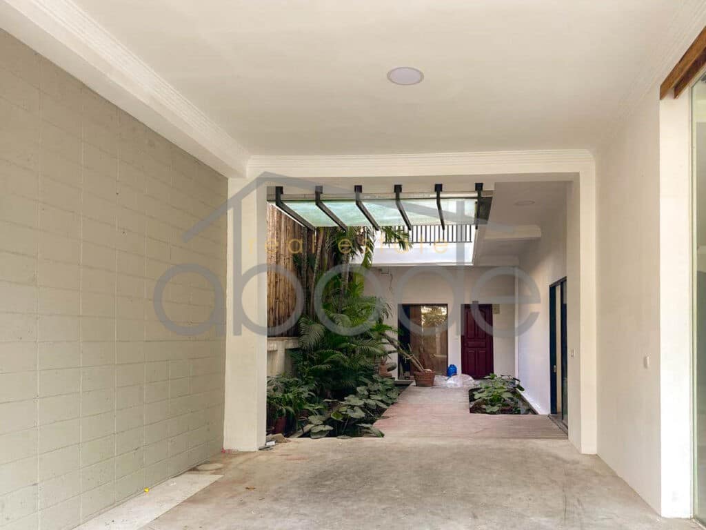 Large villa for rent Daun Penh central Phnom Penh