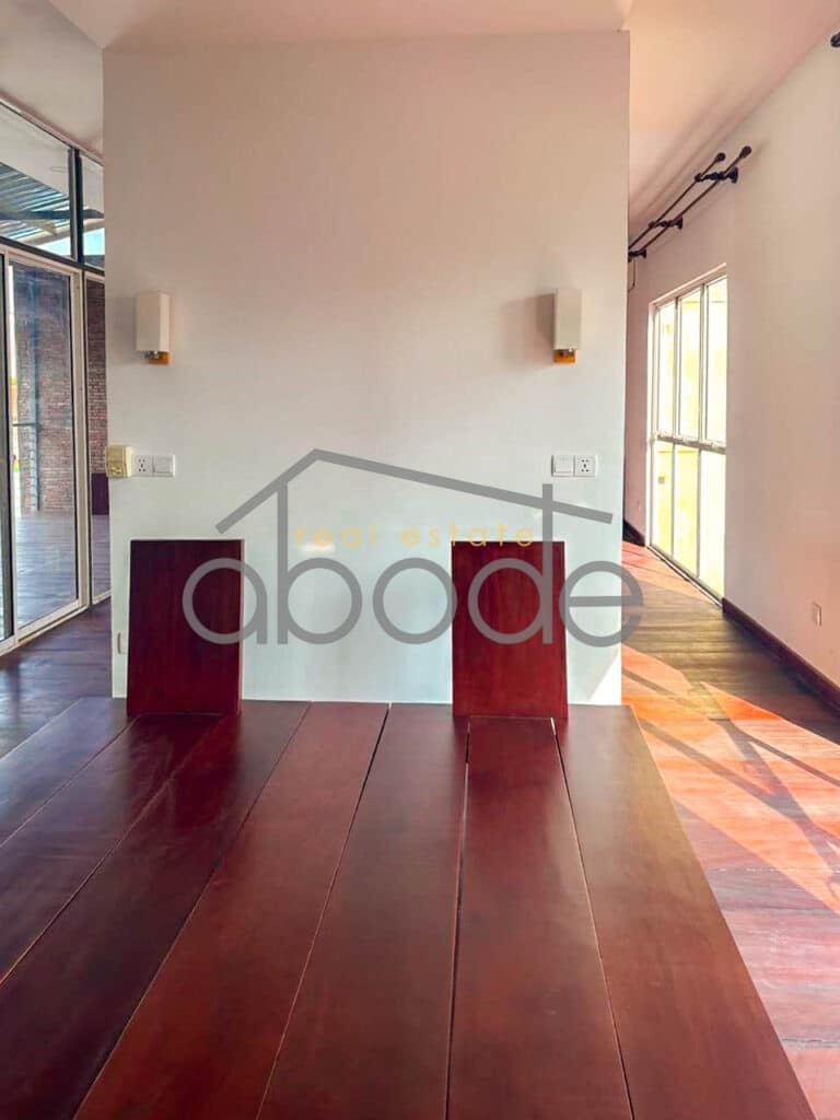 Large villa for rent Daun Penh central Phnom Penh