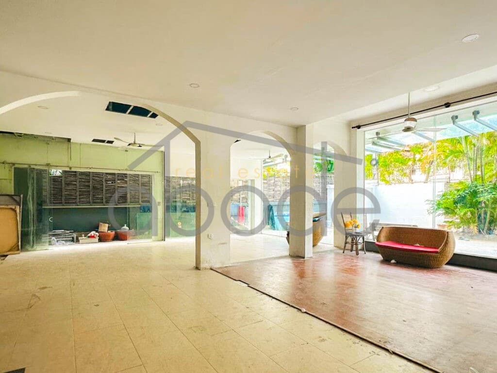 Large villa for rent Daun Penh central Phnom Penh