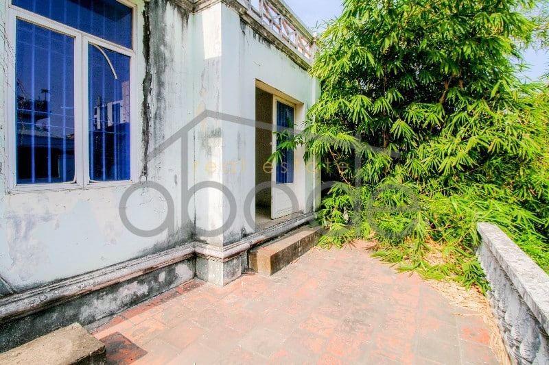 Large villa for rent Independence Monument