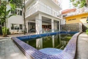Large villa garden setting and pool for rent BKK 1