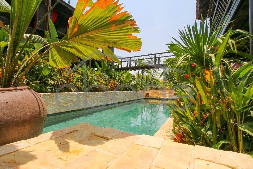 Traditional Khmer villa swimming pool for rent Areyksat