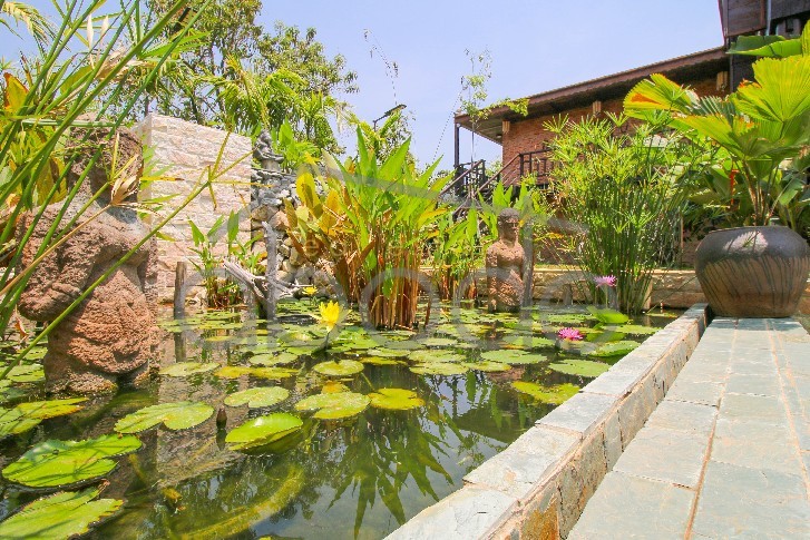 Traditional Khmer villa swimming pool for rent Areyksat