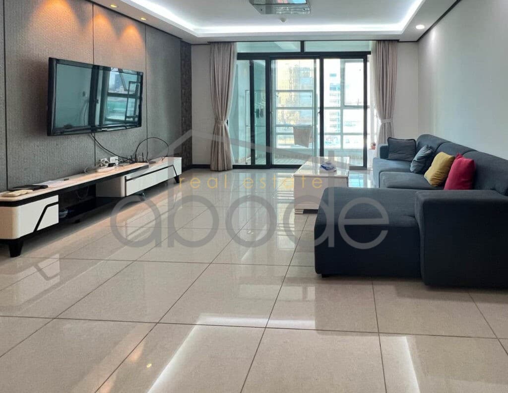 quality 3 bedroom condo for rent BKK 1