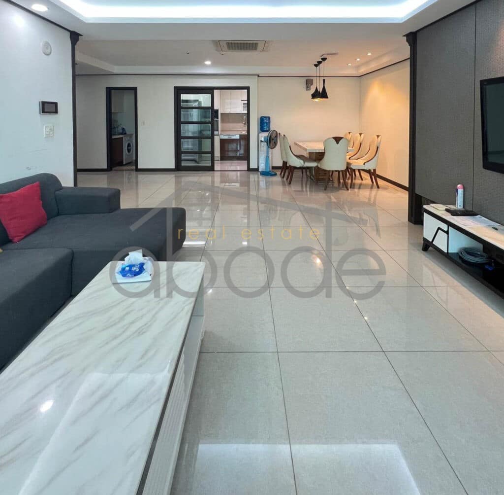 quality 3 bedroom condo for rent BKK 1