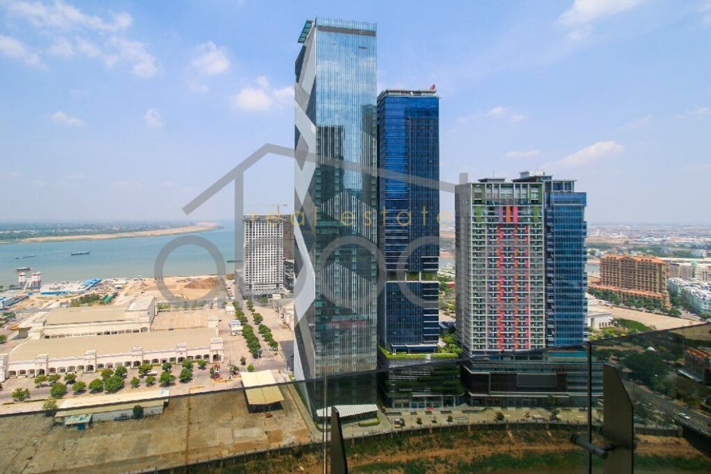 3 bedroom apartment for rent The Peak condo