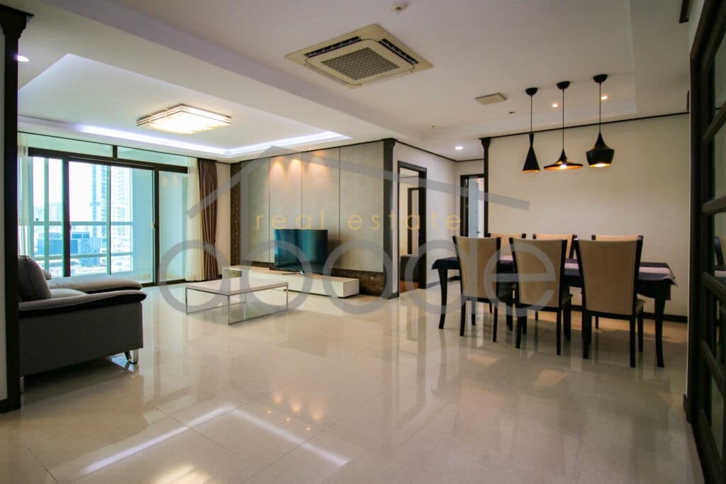 3 bedroom luxury apartment for rent BKK 1