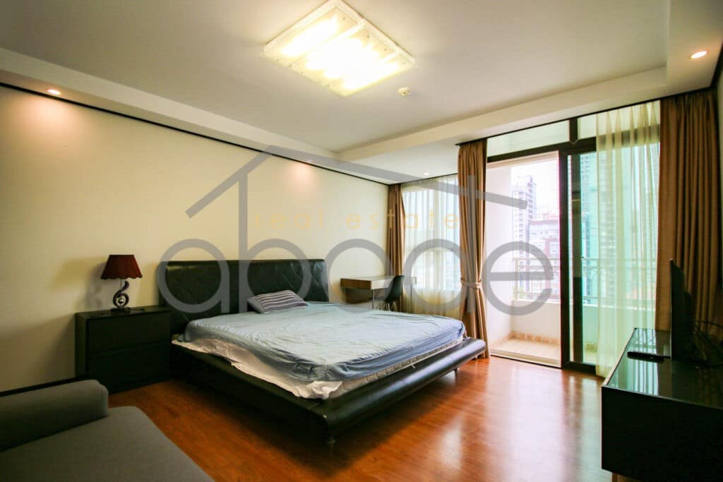 3 bedroom luxury apartment for rent BKK 1