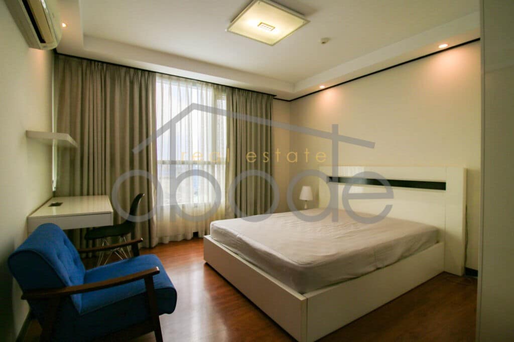 3 bedroom luxury apartment for rent BKK 1