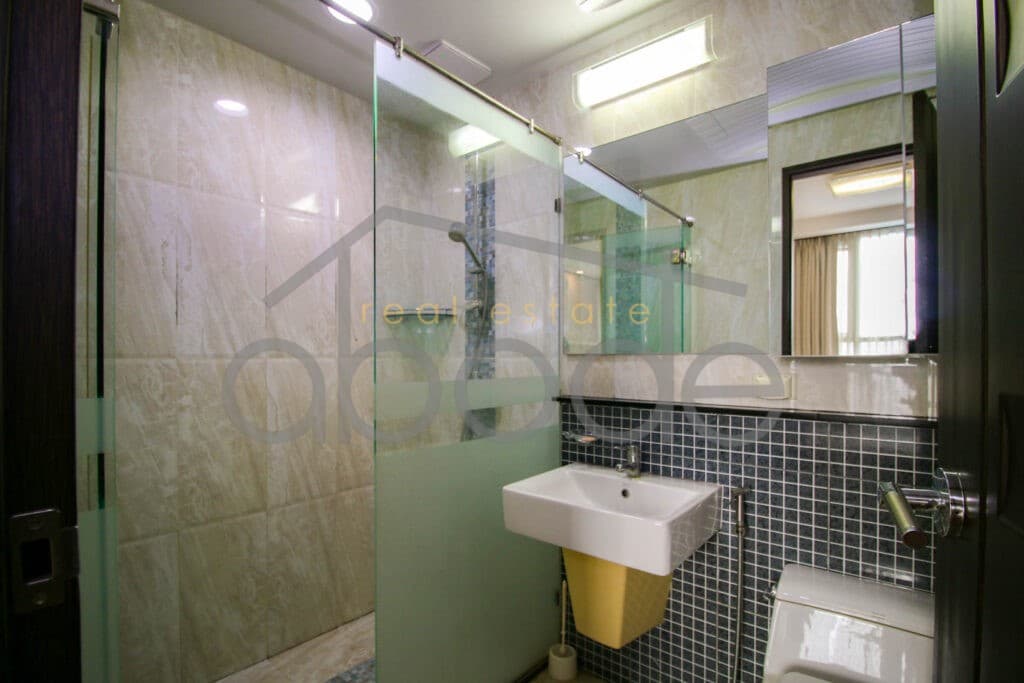 3 bedroom luxury apartment for rent BKK 1