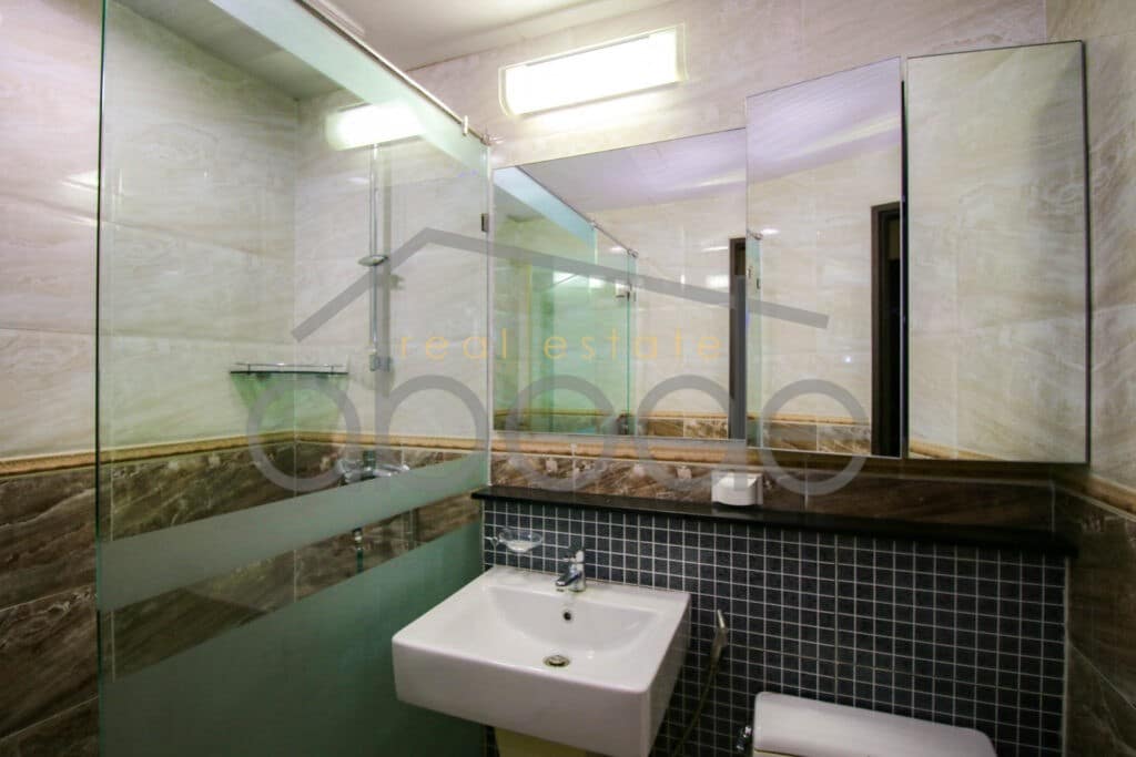 3 bedroom luxury apartment for rent BKK 1