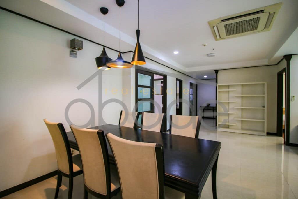 3 bedroom luxury apartment for rent BKK 1
