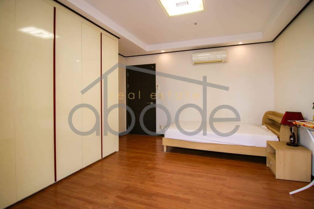 3 bedroom luxury apartment for rent BKK 1