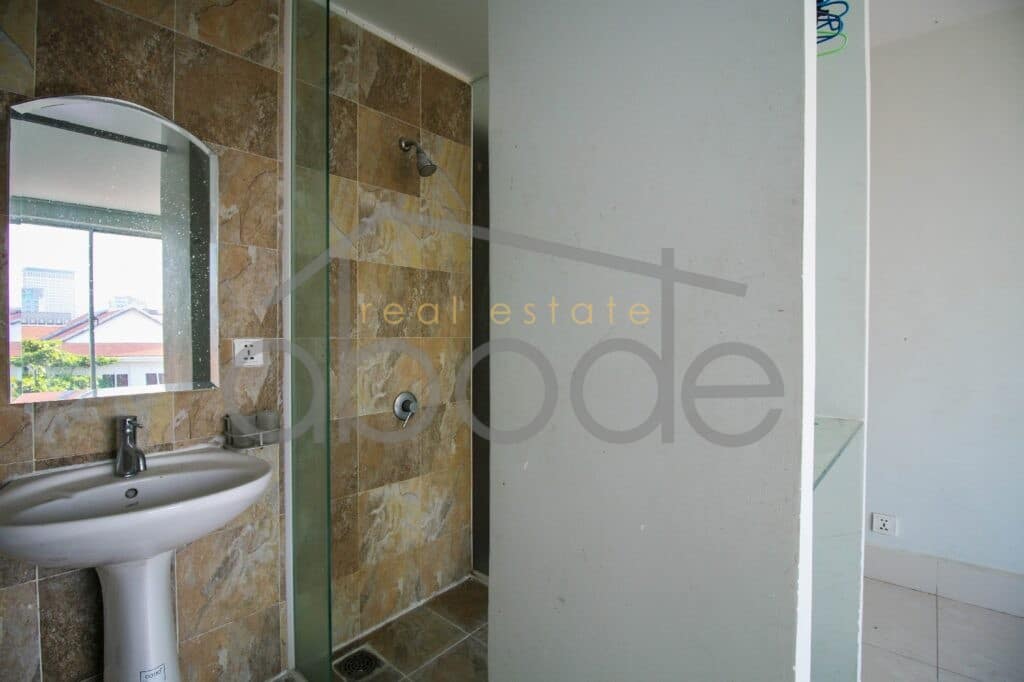 6 floor commercial building for rent Daun Penh