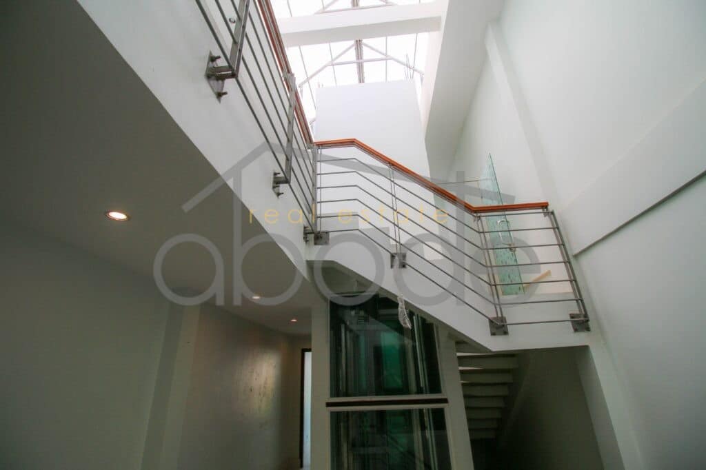 6 floor commercial building for rent Daun Penh