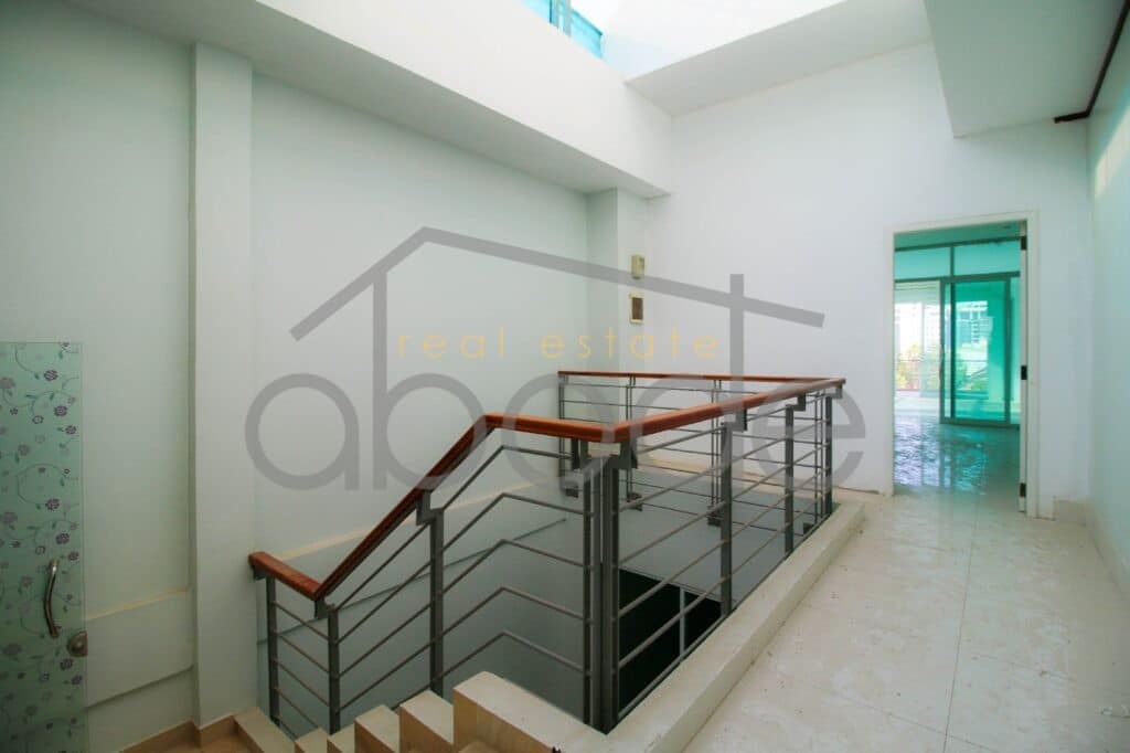 6 floor commercial building for rent Daun Penh