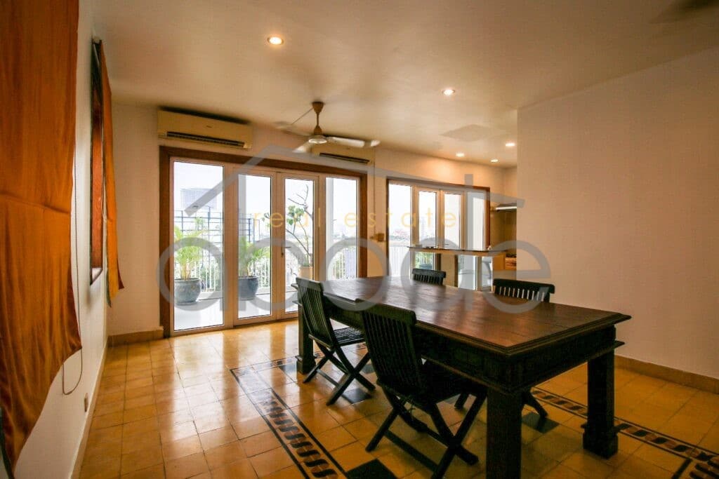 Daun Penh Riverside apartment for rent