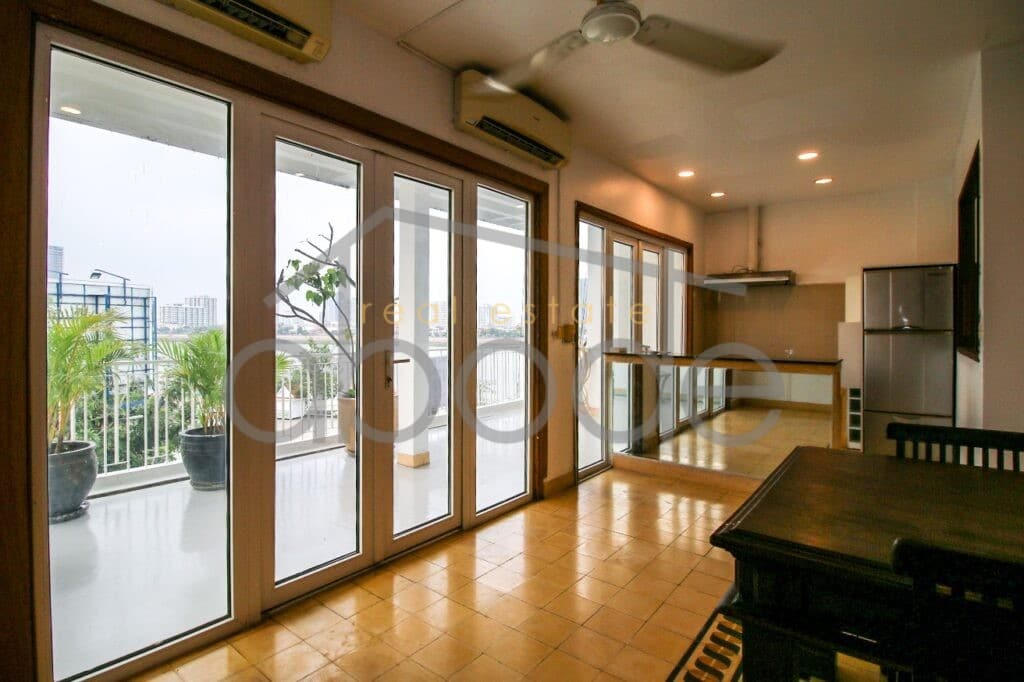 Daun Penh Riverside apartment for rent