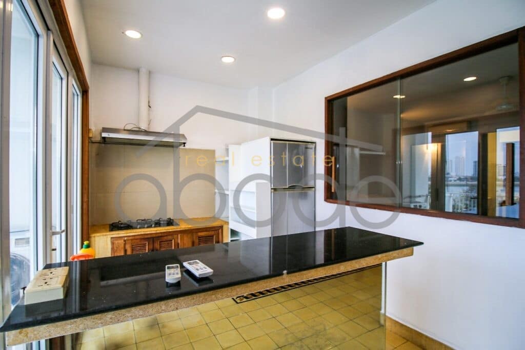 Daun Penh Riverside apartment for rent
