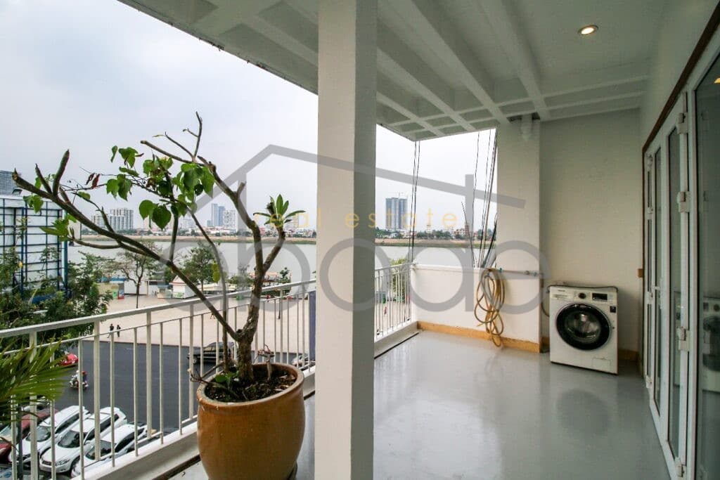Daun Penh Riverside apartment for rent