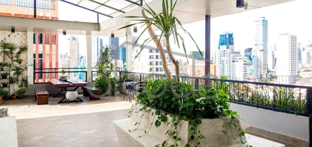 luxury 2 bedroom apartment for rent Russian Market
