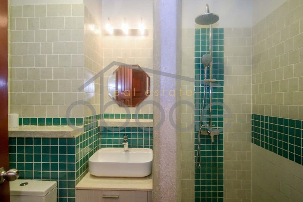 3 bedroom apartment for rent Riverside Daun Penh