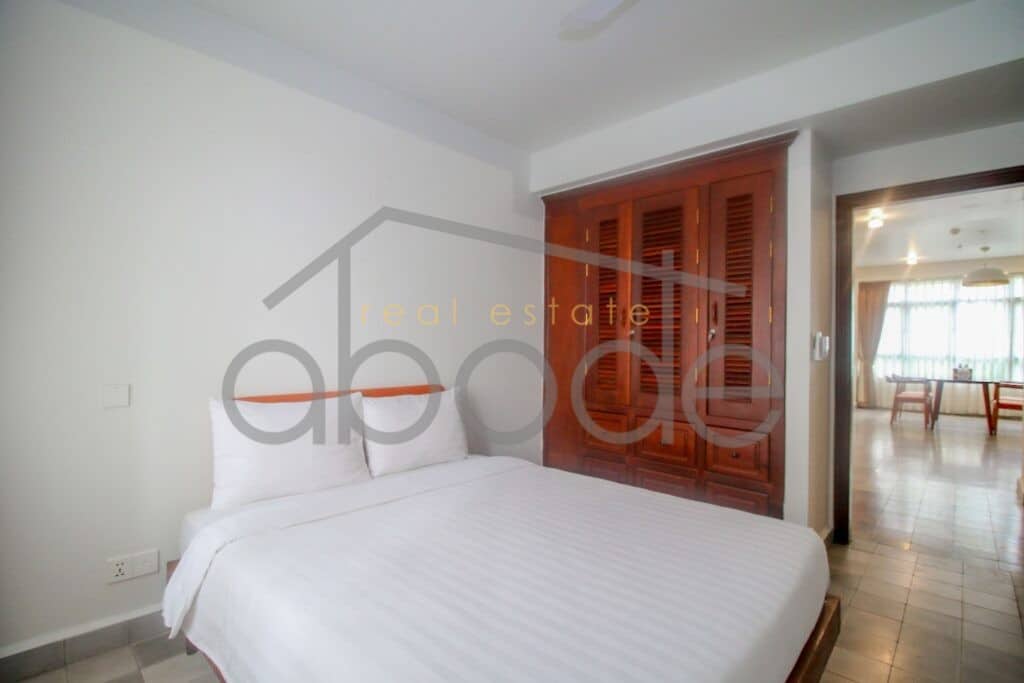 3 bedroom apartment for rent Riverside Daun Penh