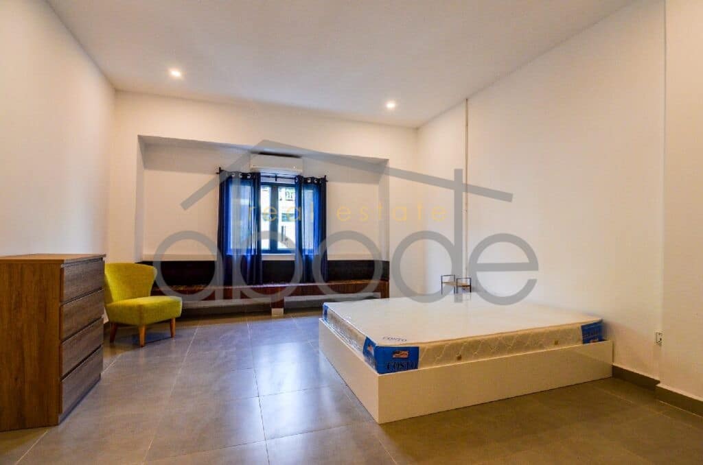 Modern 3 bedroom apartment for rent Central Market