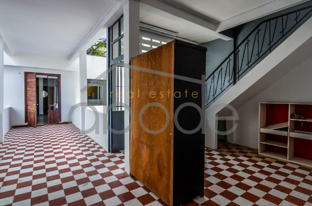 Modern 3 bedroom apartment for rent Central Market