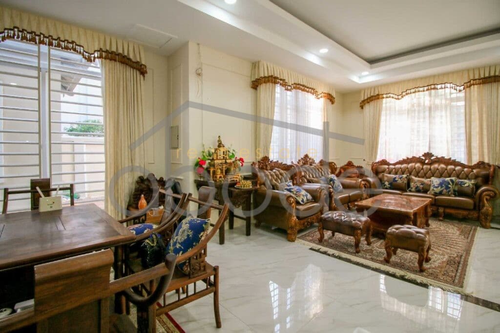 5-bedroom King Villa for rent Chbar Ampov