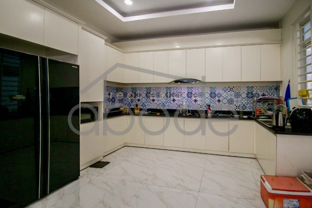 5-bedroom King Villa for rent Chbar Ampov