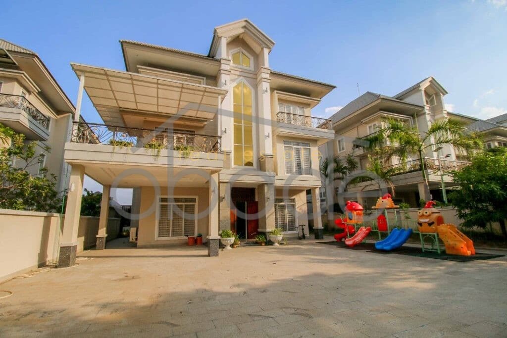 5-bedroom King Villa for rent Chbar Ampov