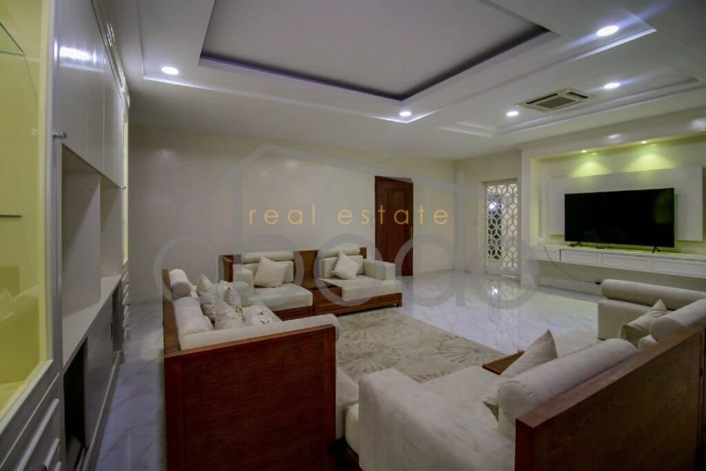 5-bedroom King Villa for rent Chbar Ampov