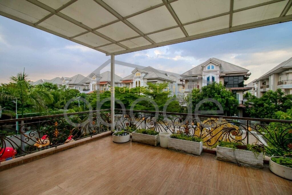 5-bedroom King Villa for rent Chbar Ampov